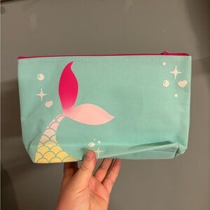 Thirty One Gifts Medium Zipper Pouch